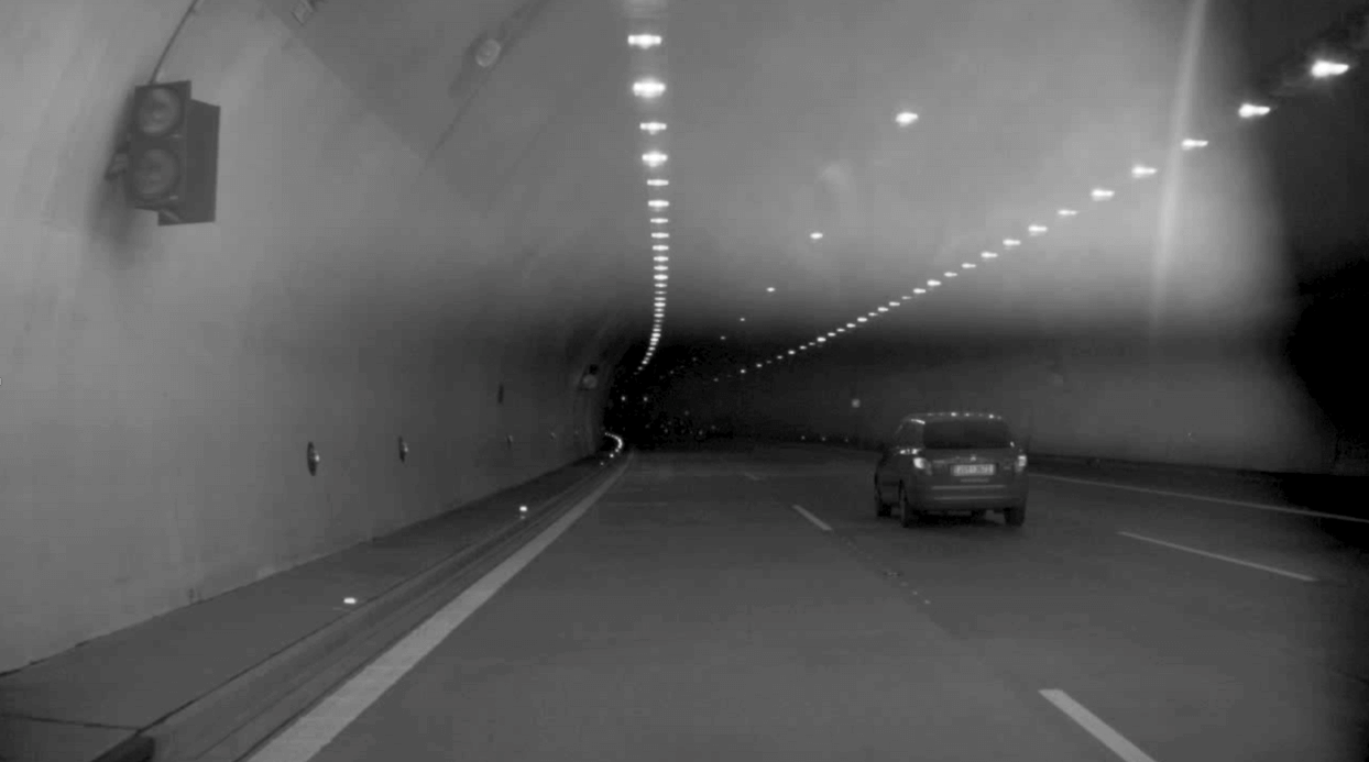 When the stray light is gone, the car is clearly visible. stray light