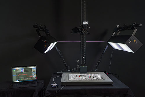 iQ-Multispectral test scene with the UTT thumb
